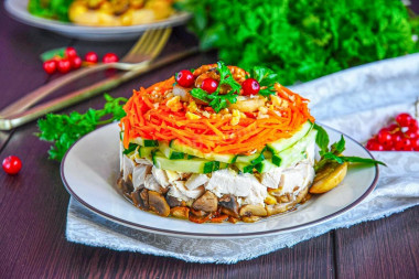 Delight salad with chicken and Korean carrots