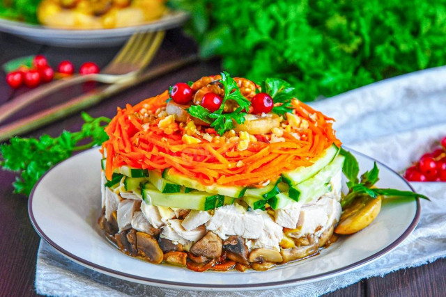 Delight salad with chicken and Korean carrots