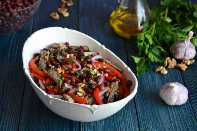 Tbilisi salad beef red beans bell pepper