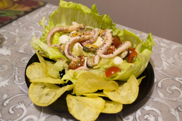 Squid and mussel salad with Pearl of the Sea chips