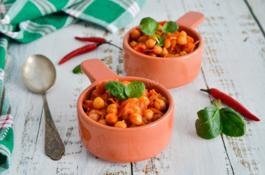 Chickpeas stewed with vegetables