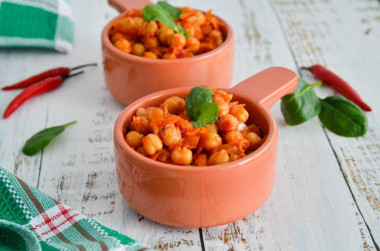 Chickpeas stewed with vegetables