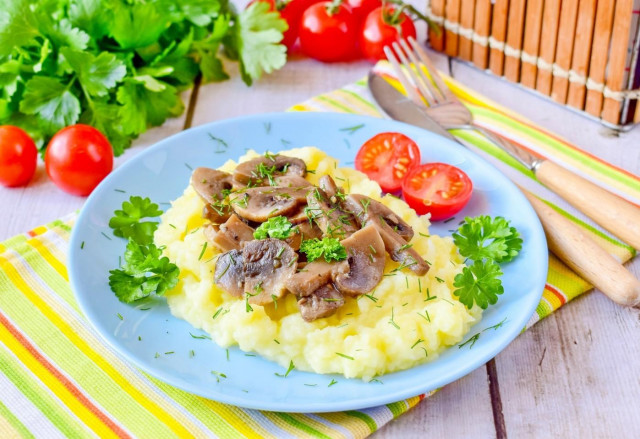 Mashed potatoes with mushrooms
