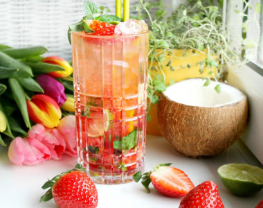 Strawberry mojito alcoholic