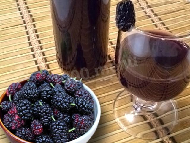 Homemade mulberry wine