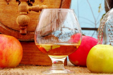 Apple Calvados at home