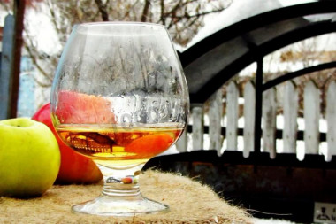 Apple Calvados at home