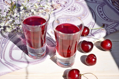 Cherry tincture on moonshine