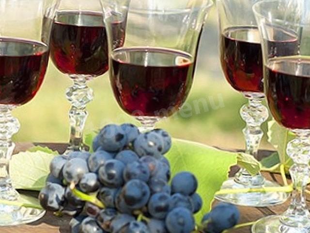Homemade wine made from grape juice