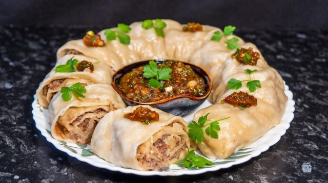 Khanum roll with minced meat filling