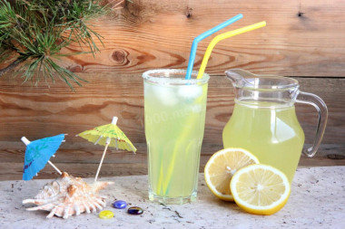 Homemade Turkish lemonade