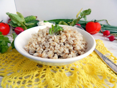 Pearl barley in a slow cooker pressure cooker