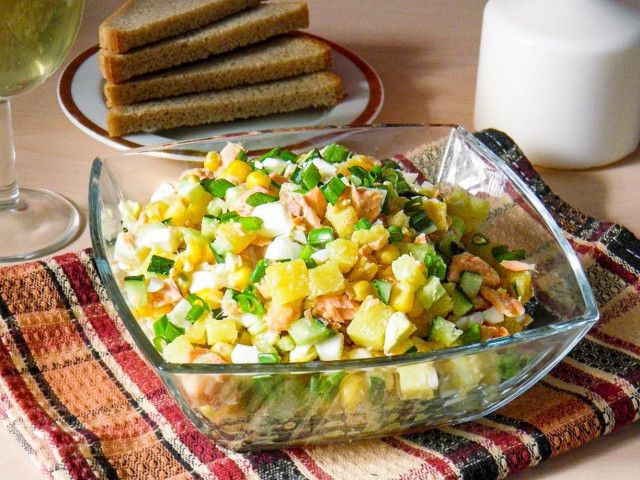 Fish salad with corn without rice