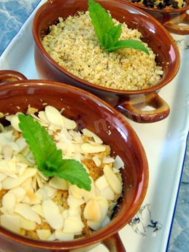 Apples, baked under streusel