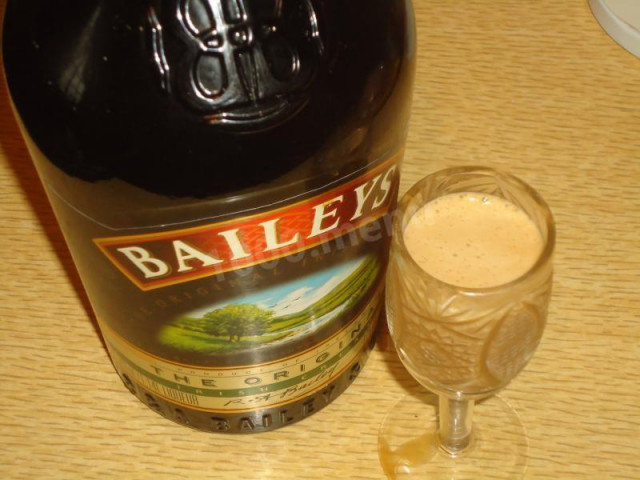 Liqueur a la Bailey with concentrated milk