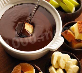 Chocolate fondue with dark chocolate