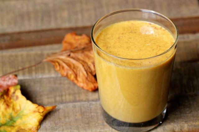 Carrot smoothie with bananas
