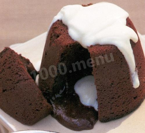 Chocolate bread and flour pudding in the oven