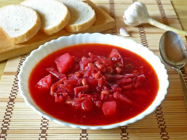 Borscht with canned beans