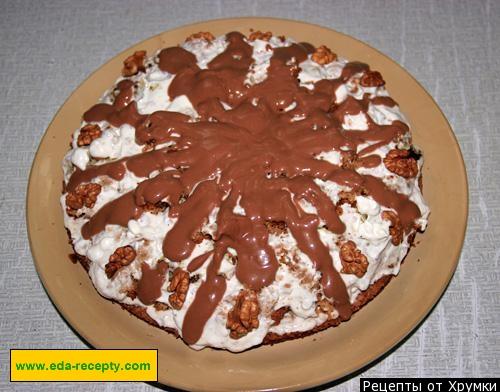 Curly Pinscher Cake with walnuts and sour cream