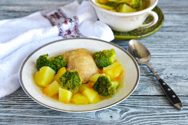 Broccoli and chicken soup