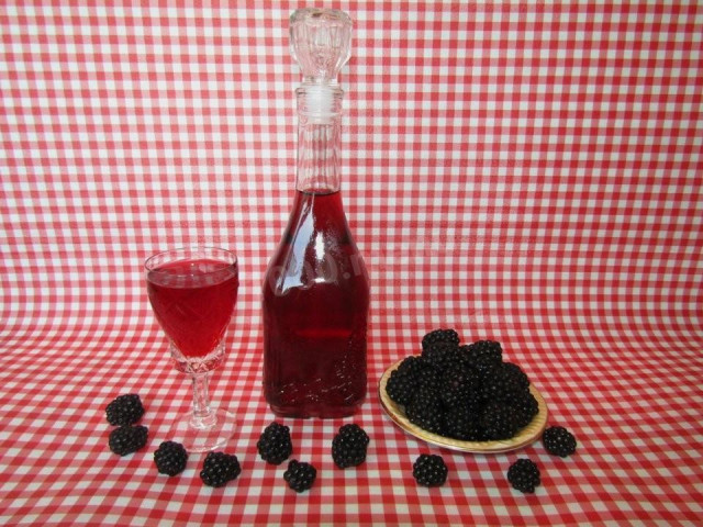 Blackberry berry liqueur with vodka