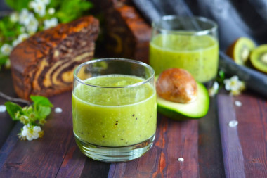 Avocado Smoothie, kiwi and celery in apple juice
