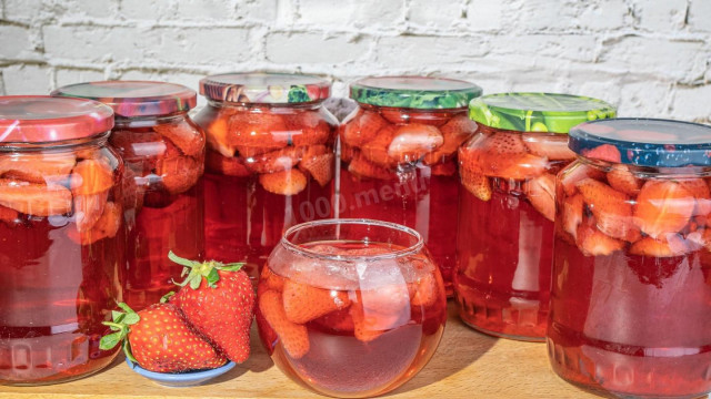 Compote of strawberries infused in syrup for winter