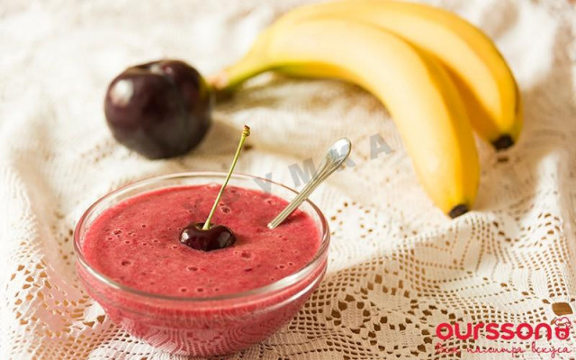 Banana and plum fruit smoothie