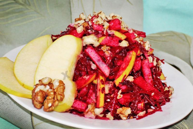 Salad of fresh beetroot and apples with walnuts