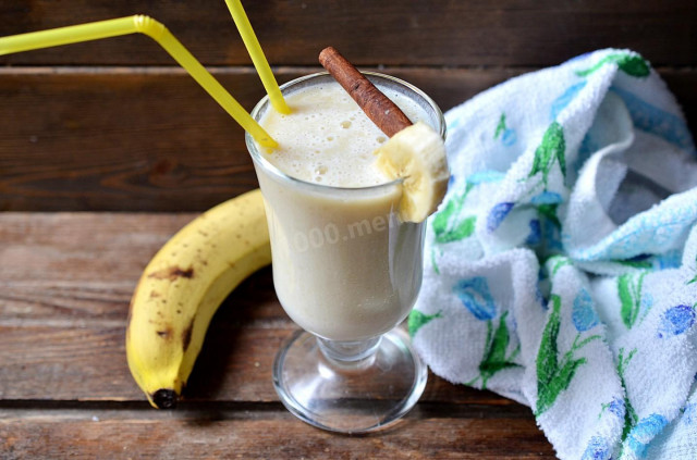 Banana milkshake