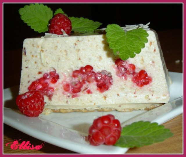 Cottage cheese cake with gelatin and berries