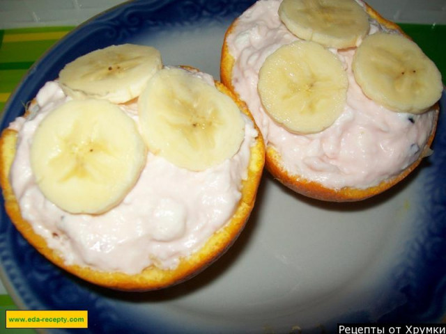 Cottage cheese with oranges and bananas for breakfast