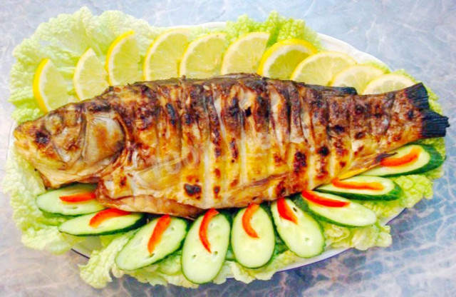 Carp with lemons on the grill