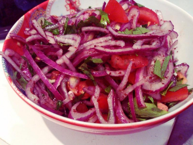 Onion salad with pomegranate sauce