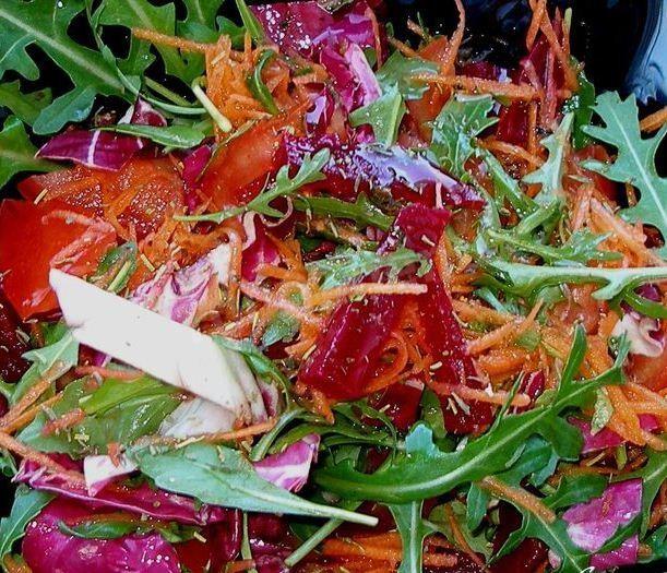 Vegetable salad with baked beetroot