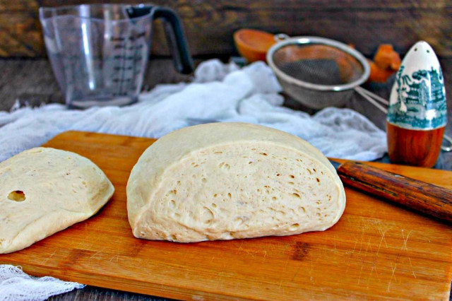 Lean yeast dough for pies and pies in the oven