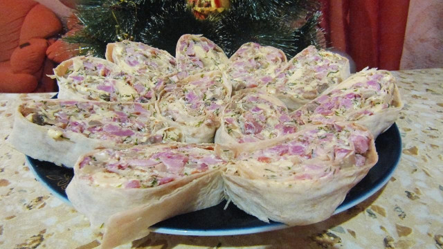 Pita bread roll with smoked meat and champignons and mayonnaise