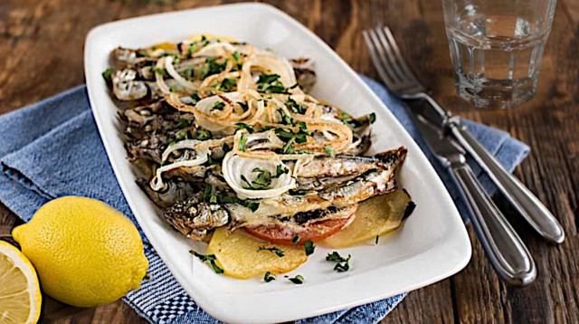 Capelin with vegetables in the oven