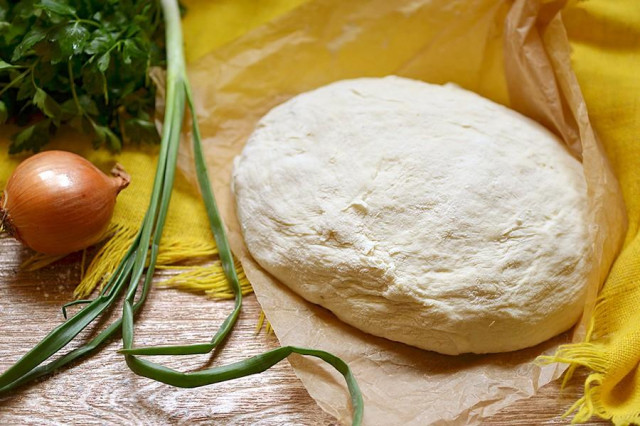 Dough for white bread with yeast