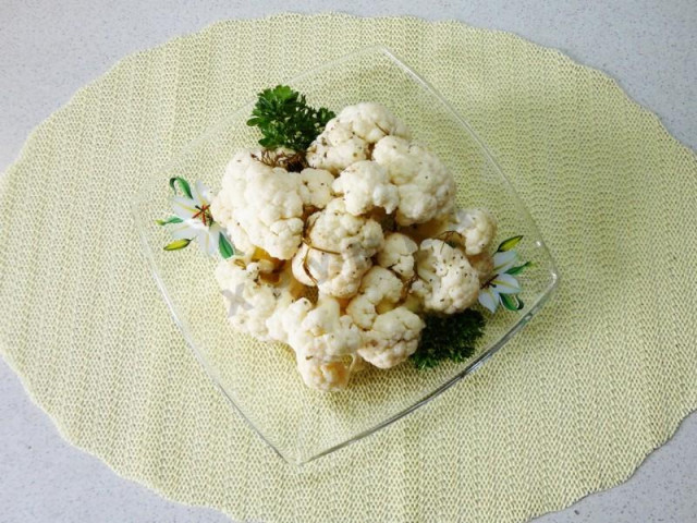 Quick-pickled cauliflower in the microwave