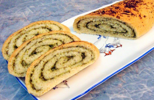 Bread stuffed with garlic and herbs
