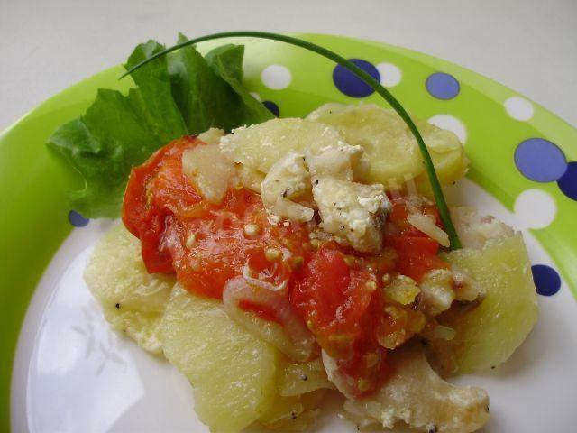 Pangasius with potatoes and tomatoes