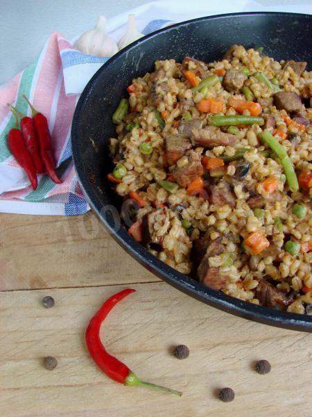 Barley with beef and vegetable mixture
