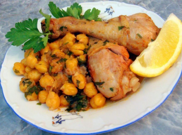 Chicken with onions and chickpeas