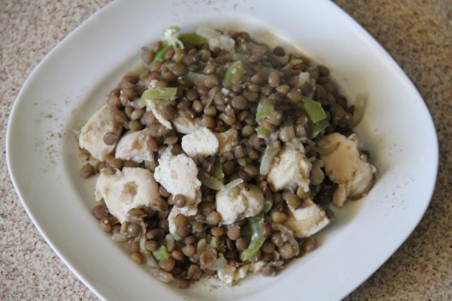 Lentils with chicken fillet