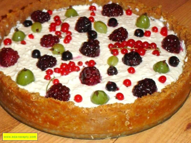 Cheesecake with summer berries