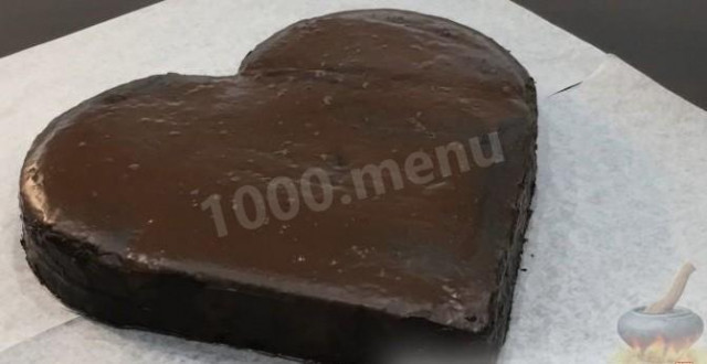 Heart-shaped cake without a mold