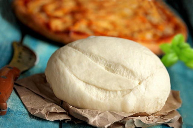 Pizza dough with dry yeast and sour cream