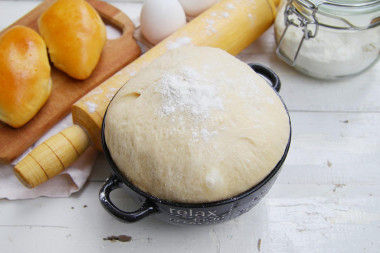 Dough on powdered milk for pies